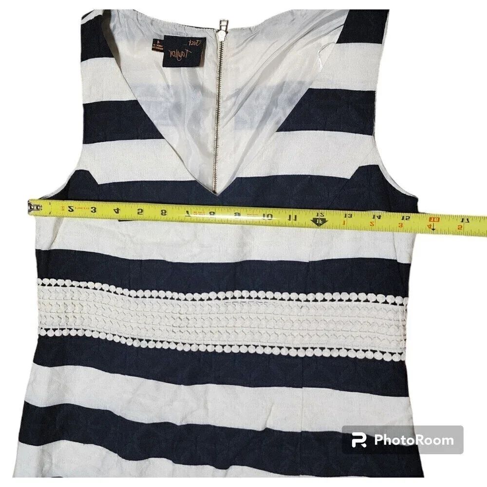 Just Taylor Just TaylorClassic and Timeless Black and lvory Striped V-Neck 4 - Picture 2 of 12